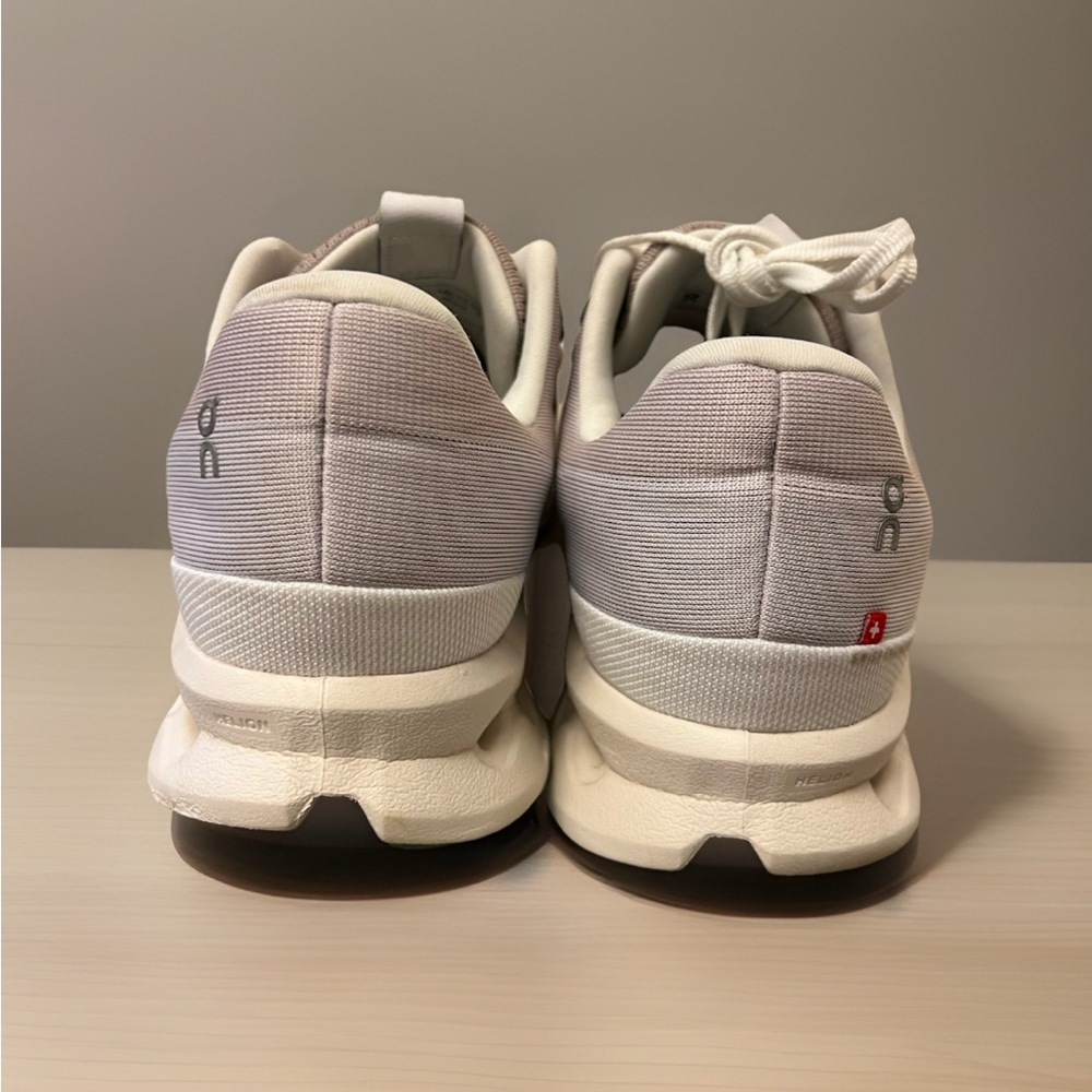 On Running Cloudstratus in White and Gray - image 4